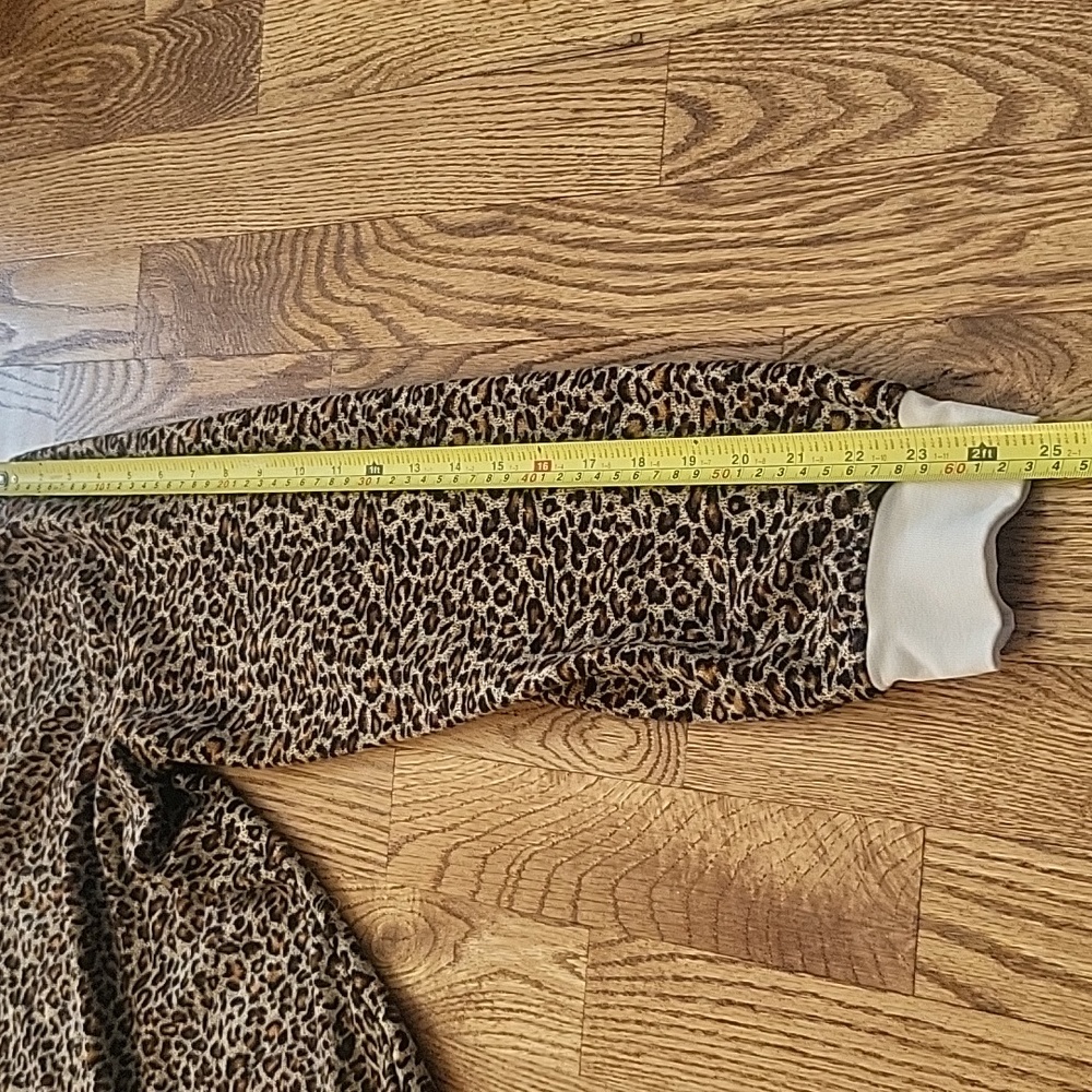 (M) ZYIA Active Leopard Print Crew Neck Sweater - Picture 5 of 9